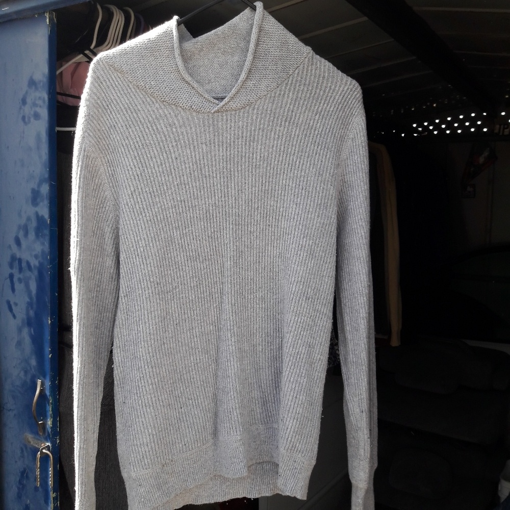 GAP - Picture 2 of 2